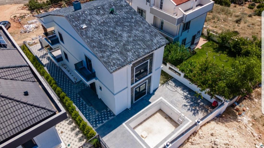 Antalya Lara'da satılık müstakil villa