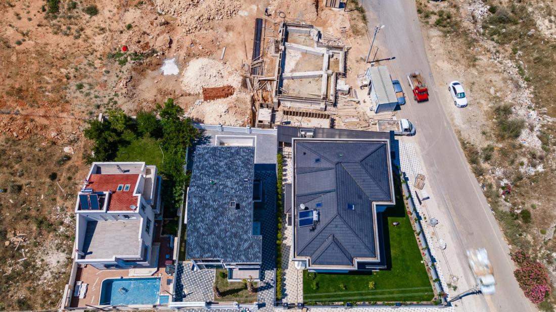 Antalya Lara'da satılık seçkin villa