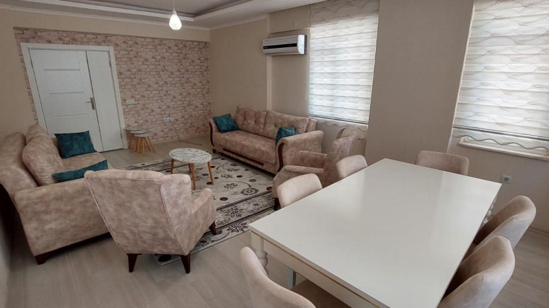 Liman Konyaaltı'nda satılık üç yatak odalı mobilyalı daire